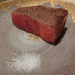 西麻布けんしろう - 名物！唯一無二の味シャトーブリアンの
      　けんしろう焼き　トリュフ塩と一緒に
      