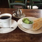 カフェ＆パスタ　パパス - モーニング(プレスサンド+サラダ)、コーヒー