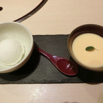 西麻布けんしろう - 口溶け滑らかこだわり卵の自家製プリンとフランス直輸入ジェラートの盛り合わせ
      