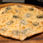 わいん食堂 Chez とし - 2018.2 ゴルゴンゾーラチーズ薄焼きピザ（850円）