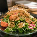 わいん食堂 Chez とし - 2018.2 パクチーと砂肝のサラダ（1,350円）