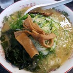 ラーメン 前田家 - ラーメン (大) ネギトッピング 800円