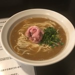 二段仕込香蝦麺(シャンシャーミェン)。
          税込900円。
          美味し。