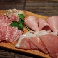 grigio la tavola - 