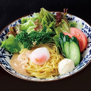 まるは製麺のラーメンサラダ