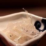 東麻布 天本 - 三重の白魚、酢橘かけ