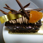 アヴランシュ・ゲネー - ノワールアプリコット