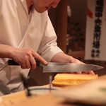 東麻布 天本 - PATISSIER eS KOYAMAと同様のメレンゲを使用した「玉」