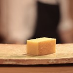 東麻布 天本 - PATISSIER eS KOYAMAと同様のメレンゲを使用した「玉」