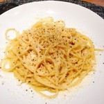 イル チェルボ - 料理写真:カチョ・エ・ぺぺ  (胡椒とチーズのバターソース)