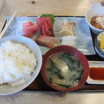 寿司吉 - 刺身定食