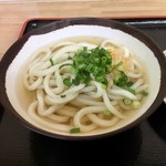 手打ちうどん 上田 - 素朴がゆえに奥床しい素材の味
            麺に出汁を掛けて初めて うどんに成る