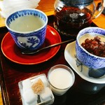 シロクマ食堂 - ランチのデザートセット　
豆乳小豆プリンに紅茶