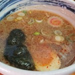 入谷大勝軒 - チャーシューは普通のとキューブ状のものがしずんでいた。