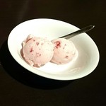 柿の木 - 季節のアイスクリーム
            イチゴバニラ