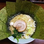 藤家 - ラーメン700円麺硬め。海苔増し100円。