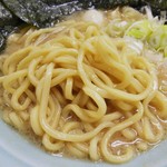 Fujiya - 製麺所不明の中太麺。普通寄りの茹で加減でした。