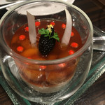 俺のフレンチ 銀座 - 蝦夷アワビと赤海老のコンソメゼリー寄せ　キャビアトッピング