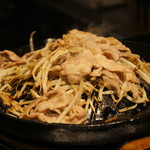 炭焼き 成吉思汗いし田 - もやしと羊肉炒めみたいな