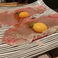 個室焼肉匠 - 驚愕の炙りユッケ