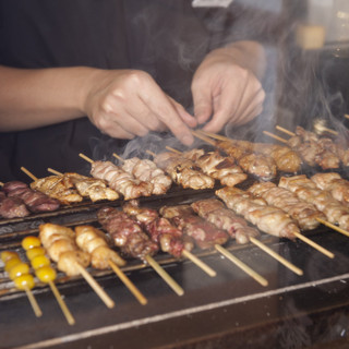 炭火で焼き上げた焼き鳥は絶品です！