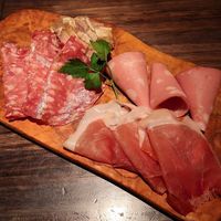 grigio la tavola - 生ハムとサラミの盛り合わせ