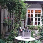 シェ松尾・松濤レストラン - お庭でシャンパン