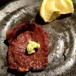 炭火焼肉 とさや - 無料の山葵をのせて