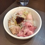 麺屋りゅう - 週替わり丼（3種のレアチャーシュー丼（肩ロース・バラ・鶏モモ））