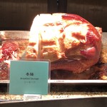 AMBASSADOR - ソーセージというより、ロースハムです