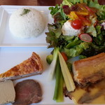 Cafe de Paris - 塩漬け豚バラ肉のフロマージュブランソース1,200円 全景