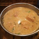 グルガオン - 中辛のチキンカレーは、ココナッツ風味の辛すぎない大人のカレー