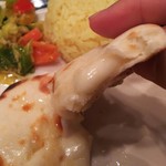 グルガオン - チーズクルチャを割るとチーズがトロ～(*￣∇￣)ノ