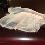 鮃　鮃も星鰈も鯛も白身の良い魚は弾力があって薄い切りつけが美味しさを引き立てます
