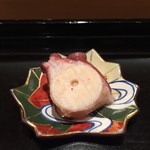 鮨みなと - 煮蛸　単に柔らかいだけではなく食感もしっかり出した煮付け方です　美味しいです