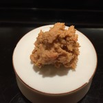 鮨みなと - エビを叩いて味噌と和えた酒肴　エビの香りが酒とぴったりです
