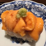 鮨みなと - ウニは小皿に乗せて