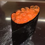 鮨みなと - いくら　薄皮も綺麗に取ってあってまろやかな舌触りでした