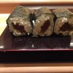 鮨みなと - でも締めは海苔巻きサビ入りです