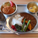 レストラン食飲室 - 人気の田舎カレープレート（素朴なカレーとコロッケ）牛乳付