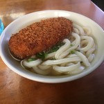 野口うどん - コロッケ下さいって言うと乗せて良いですか？と聞かれるのはデフォなのでご注意下さい
      出汁はイリコがフワッと香る
      とっても繊細な味わい
      そんな出汁とケンカしないのがコロッケ
      コロッケうどん250円