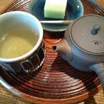 一保堂茶舗 喫茶室 嘉木 - 玄米茶のセット