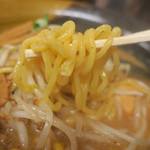 王時計 - みそラーメン啜る