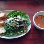 Al Ponte - パスタランチのサラダとスープ、バゲット