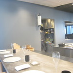 Ode - 出入口にOdeの提灯が。赤いのはエスプーマボトル。