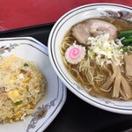 東亭 - ラーメン・半チャーハン