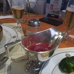 ザ・カフェ - ケチャップ自由自在です。