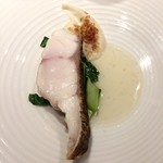 アルゴリズム - ⑦放たれる旨味　小松菜　放血神経〆（3週間熟成のクエ、小松菜、百合根ピュレ）