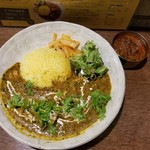 SPICY CURRY 魯珈 - 限定カレー 菜の花と鶏せせりのサグカレー～旬のわさび菜を添えて～＋スリランカ風魚のタマリンドカレーのぷち