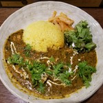 SPICY CURRY 魯珈 - 限定カレー 菜の花と鶏せせりのサグカレー～旬のわさび菜を添えて～